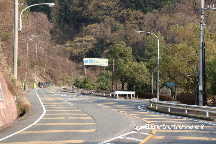 揚倉山健康運動公園へ続く道路